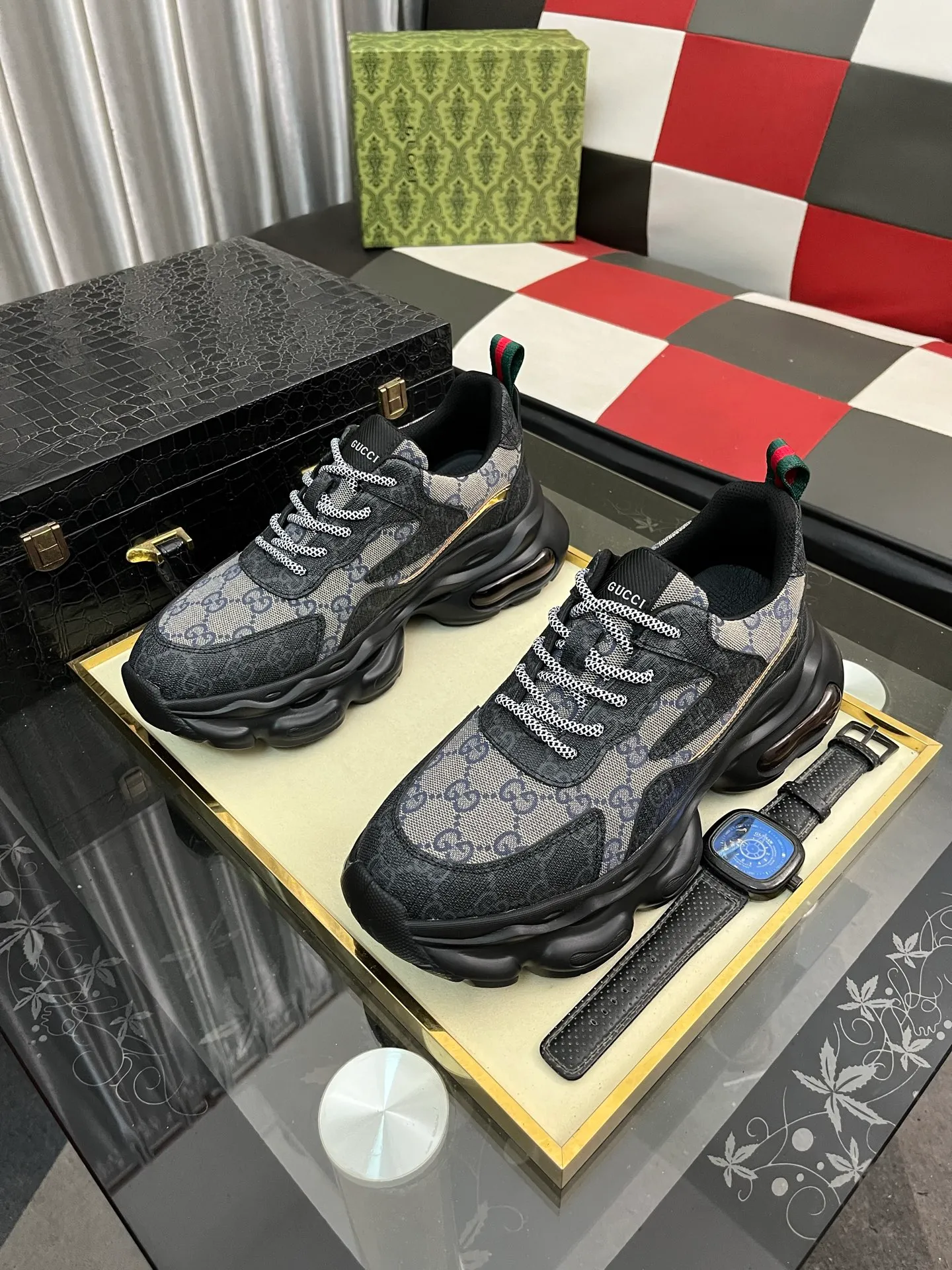 Men's shoes💰438⌚️⌚️[Gucci] Gucci's new men's genuine leather casual shoes, the highest version on the market, any comparison is welcome🆚! The original leather has excellent texture and is super high-end! Fetal sheep net lining imported from Italy, removable pad! Luxurious materials and fine workmanship, highly recommended! Code number: 38-444️⃣Colors available